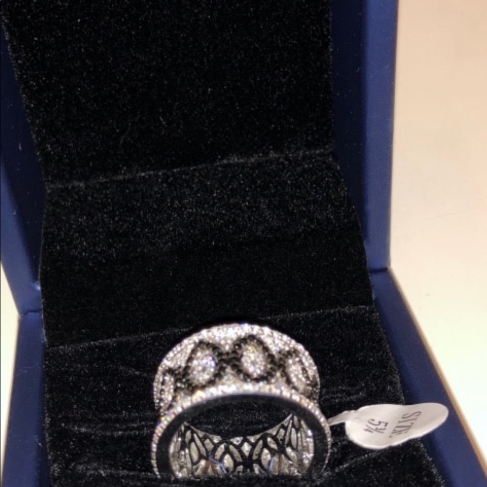 Silver ring - Picture 2 of 3